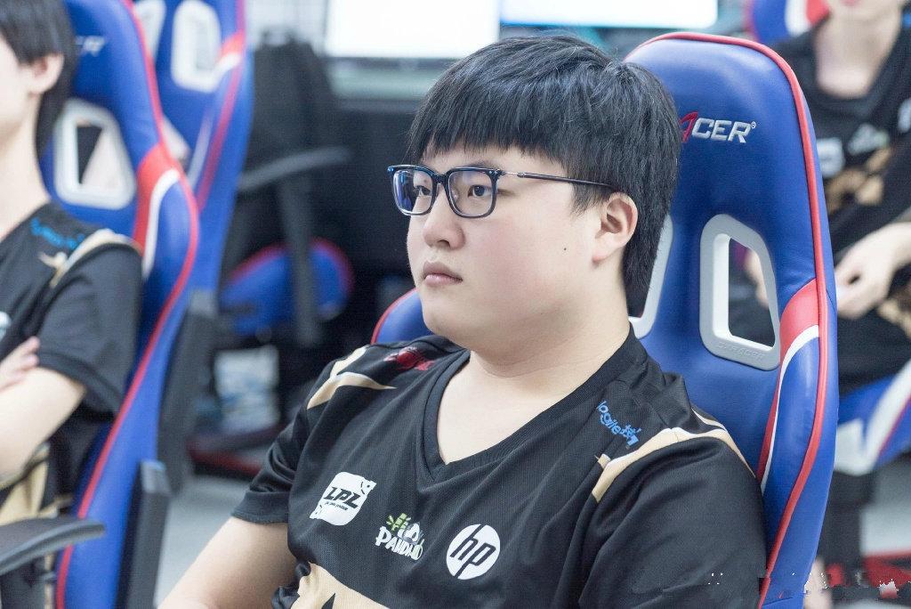  Uzi焦点对战，詹姆斯与50激战热火分钟，险胜胜负难料！赢得满堂喝彩