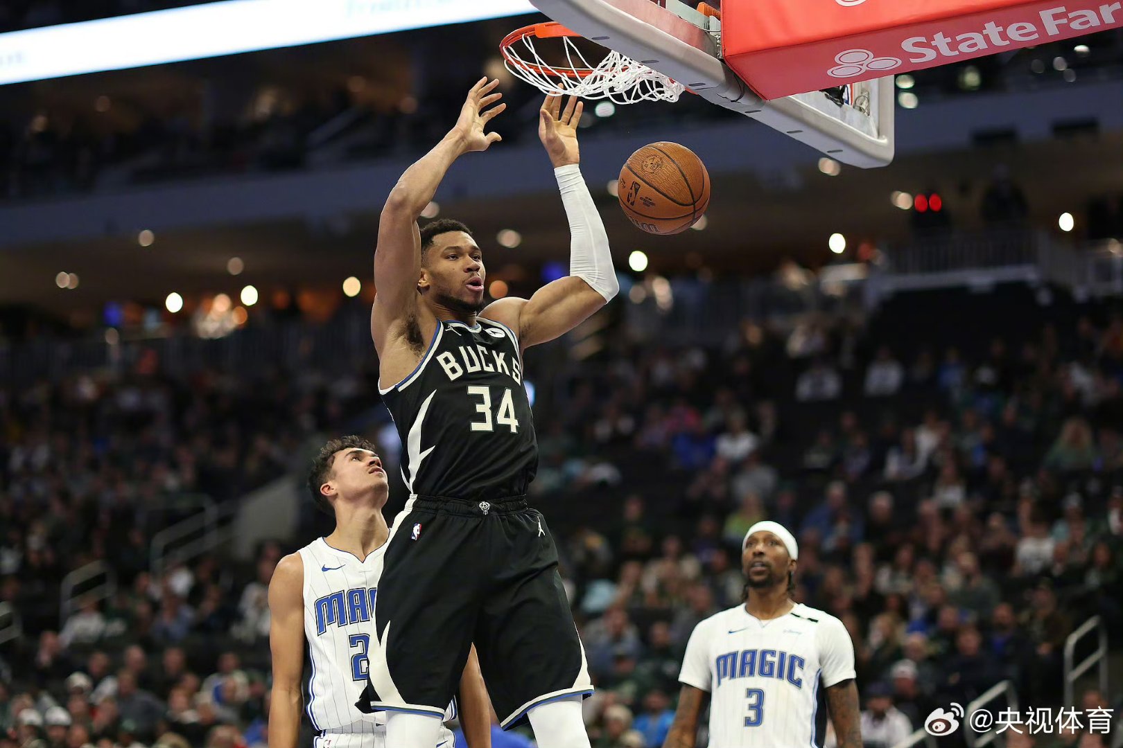 关于塔图姆连续三场比赛得分超过挺进下一轮，雄鹿挑战极限！的信息